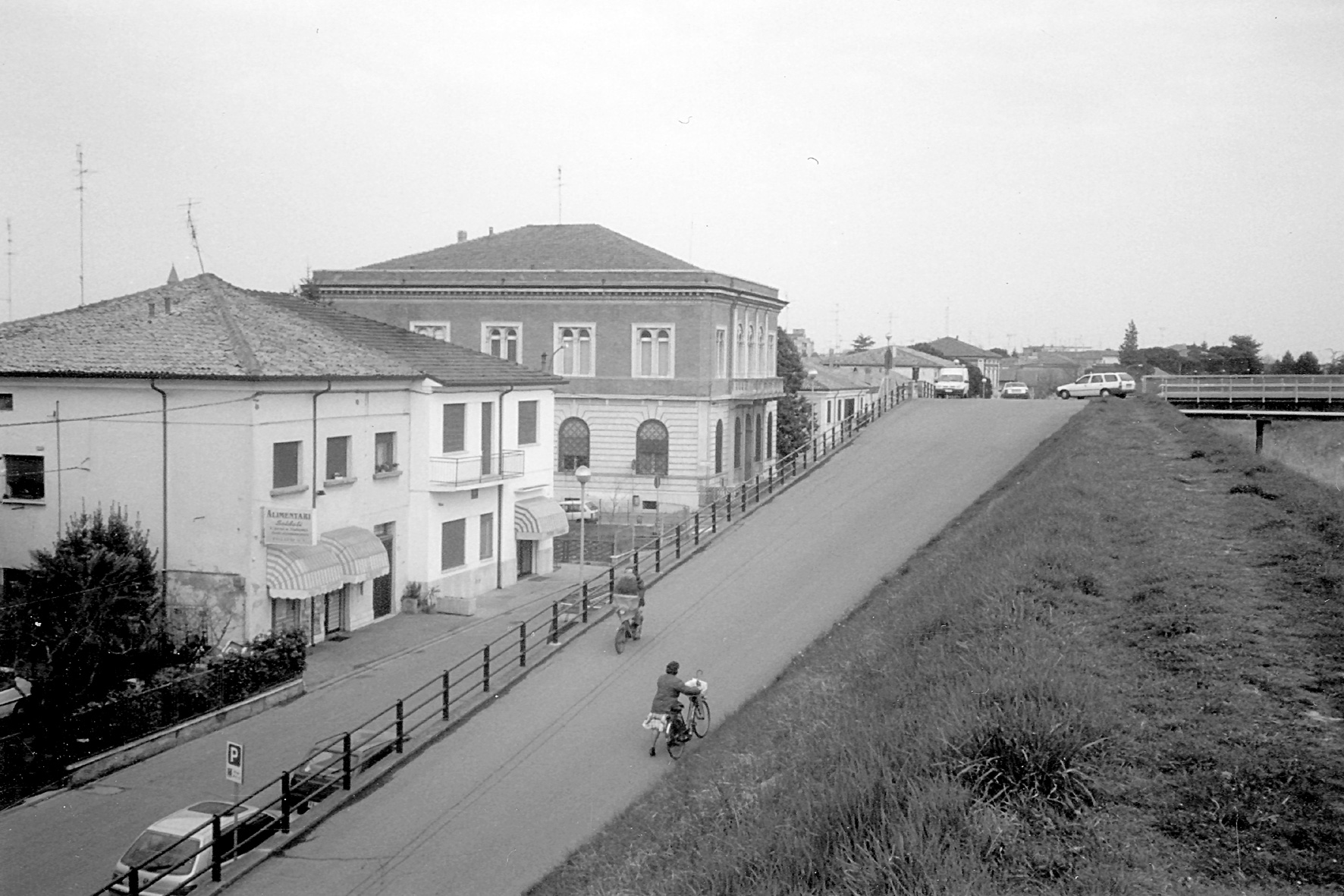 casa_popolo_rampa_2000.jpg (559268 byte)